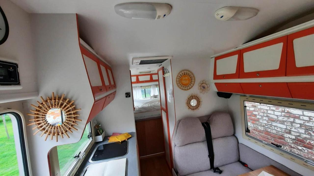 Camping Car A 3 Minutes Du Parc Pairi Daiza Hotel Brugelette Bagian luar foto